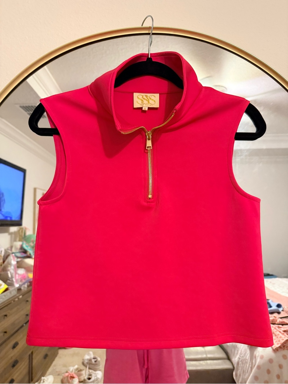 NWOT SSYS Quarter Zip Scuba Sleeveless Top In Hot Pink - Picture 2 of 3